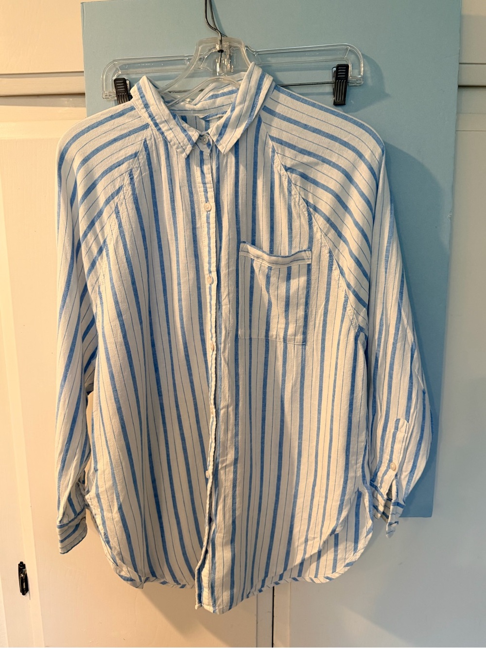 aerie White and Light Blue Striped Casual Button-Down Shirt